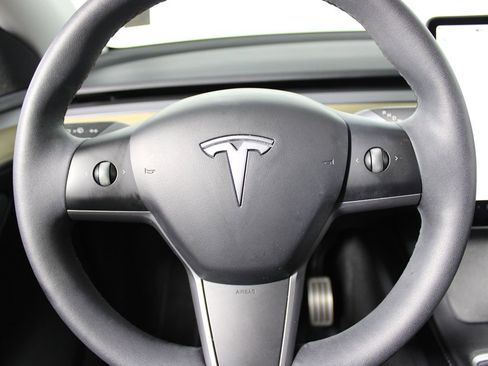 Used 2022 Tesla Model Y Performance image 12