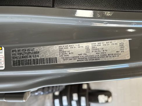 Used 2023 Jeep Gladiator Overland AWD/4WD image 27