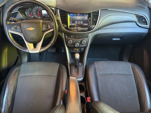 Used 2022 Chevrolet Trax LT w/ LT Convenience Package AWD/4WD image 13