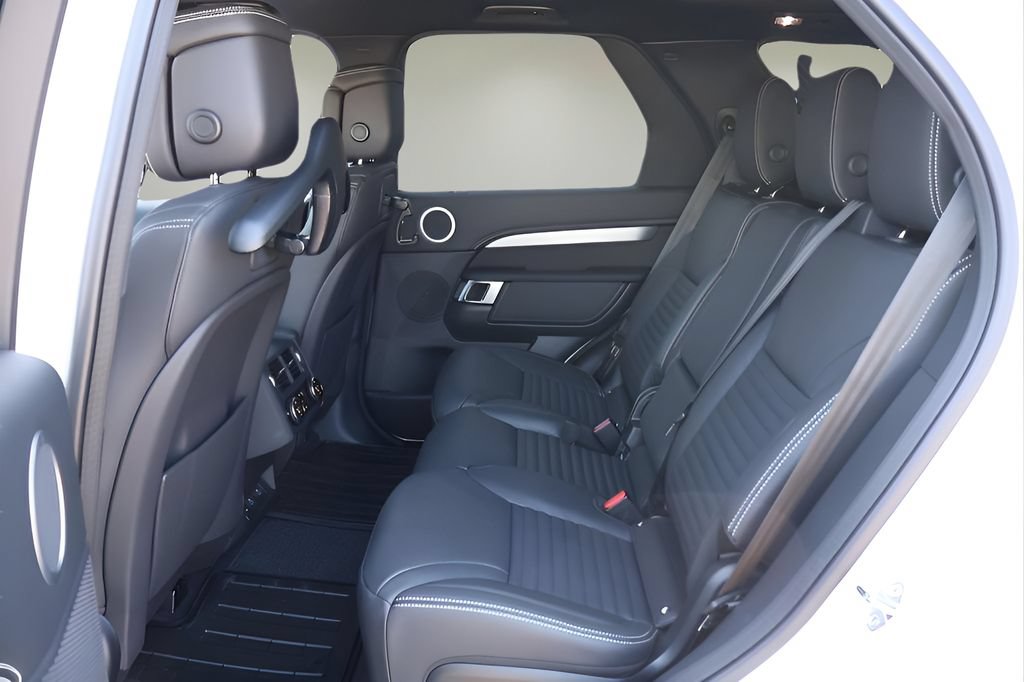 New 2026 Land Rover Discovery Dynamic SE AWD/4WD image 12