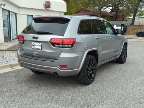 Used 2019 Jeep Grand Cherokee Altitude image 5