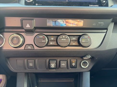 Used 2021 Toyota Tacoma TRD Off-Road image 18