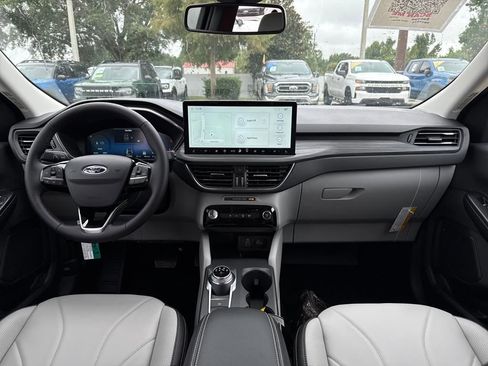 New 2025 Ford Escape SE w/ PHEV Premium Package image 7