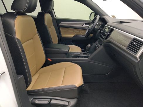 Used 2022 Volkswagen Atlas Cross Sport SE FWD image 21
