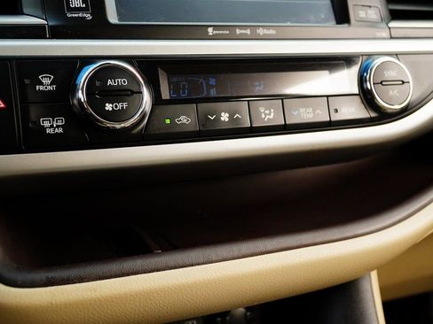 Used 2017 Toyota Highlander Limited image 19