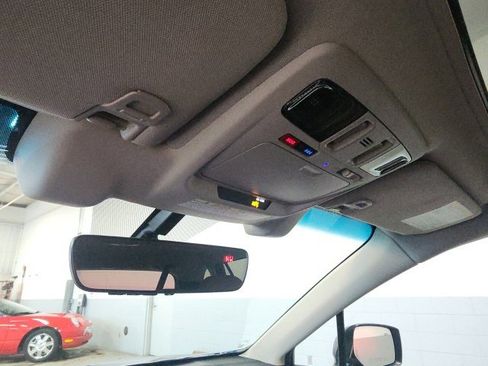 Used 2017 Subaru Outback 3.6R Touring image 38