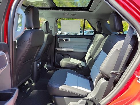 New 2024 Ford Explorer XLT w/ Equipment Group 202A image 5