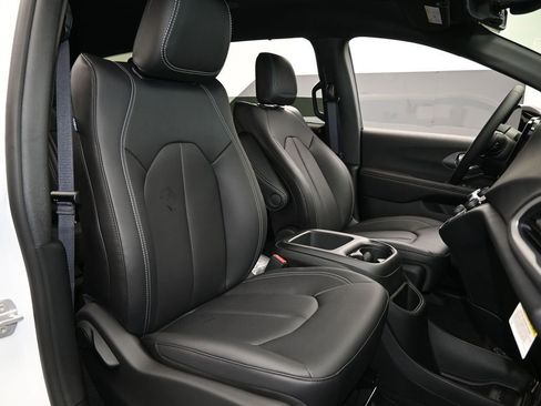 New 2026 Chrysler Voyager LX image 37