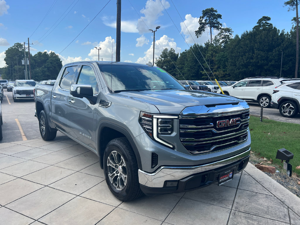 Used 2025 GMC Sierra 1500 SLT AWD/4WD image 3