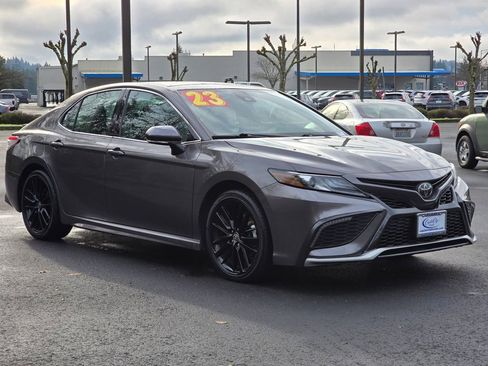 Used 2023 Toyota Camry XSE image 3