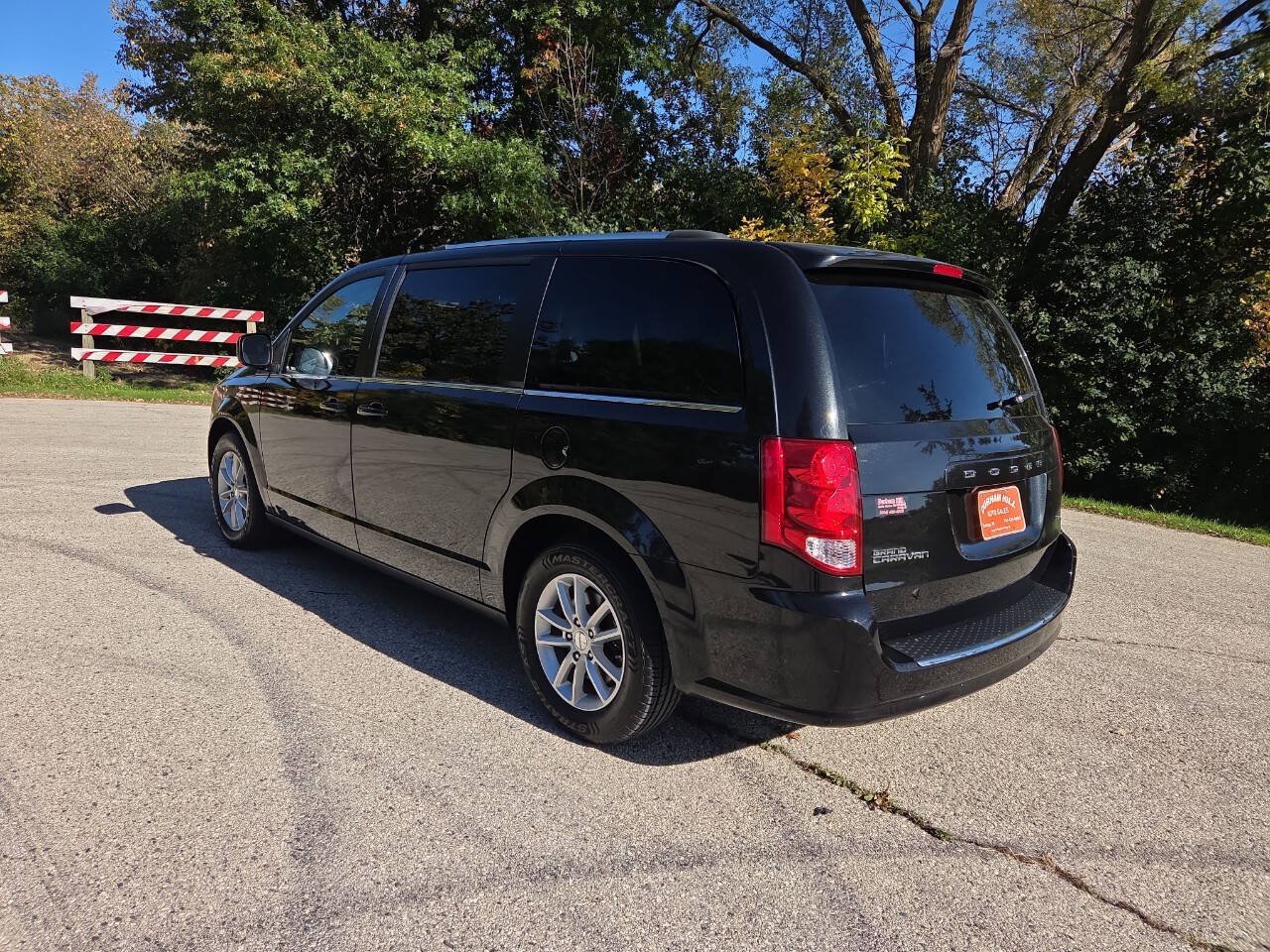 Used 2018 Dodge Grand Caravan SXT w/ Driver Convenience Group FWD image 4