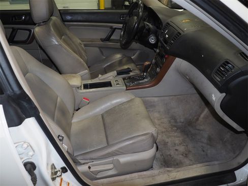 Used 2005 Subaru Outback 2.5i Limited image 8