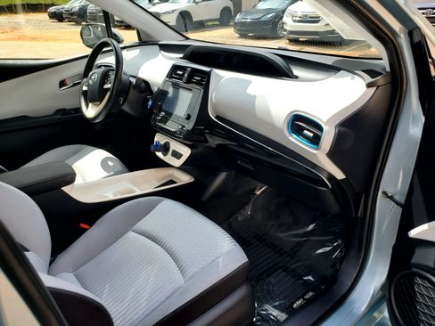 Used 2017 Toyota Prius Three w/ Carpet Mat Package FWD image 30