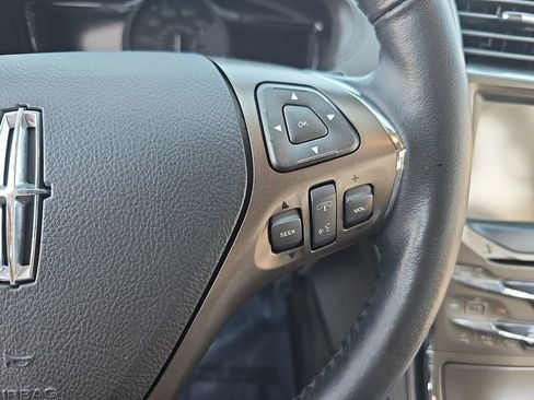 Used 2013 Lincoln MKX AWD image 18