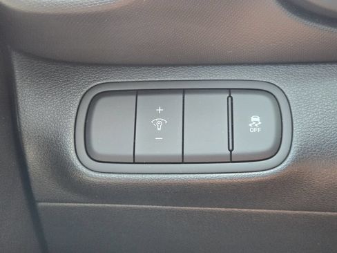 Certified 2024 Hyundai Venue Limited FWD image 29