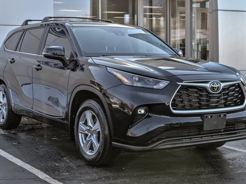 Used 2023 Toyota Highlander LE image 10