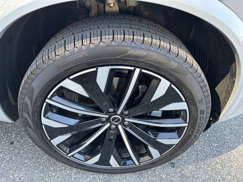 Certified 2025 Volvo XC90 B5 Plus image 10