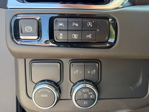 Used 2025 GMC Yukon Elevation w/ LPO, Get Active Package RWD image 21