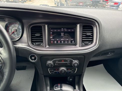 Used 2018 Dodge Charger SXT w/ Blacktop Package RWD image 7