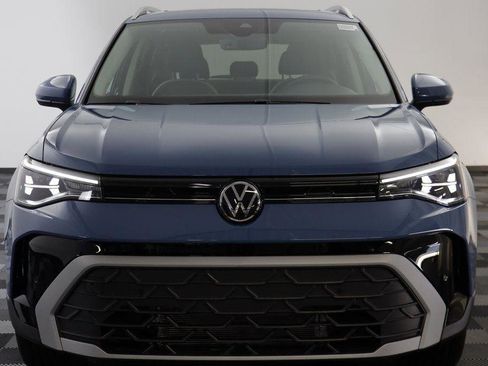 New 2025 Volkswagen Taos SE image 21