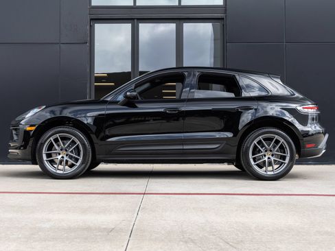 Certified 2026 Porsche Macan AWD/4WD image 2