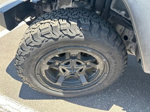 Used 2015 Jeep Wrangler Sport w/ Quick Order Package 23S AWD/4WD image 11