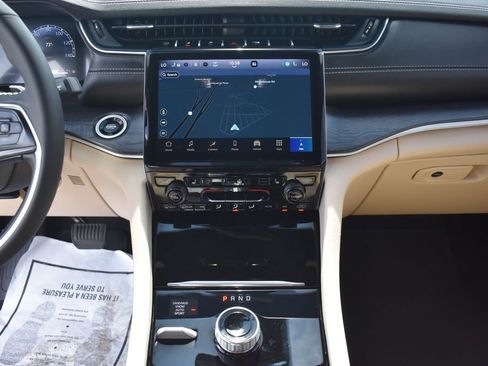 Used 2025 Jeep Grand Cherokee L Limited w/ Trailer Tow Package AWD/4WD image 4