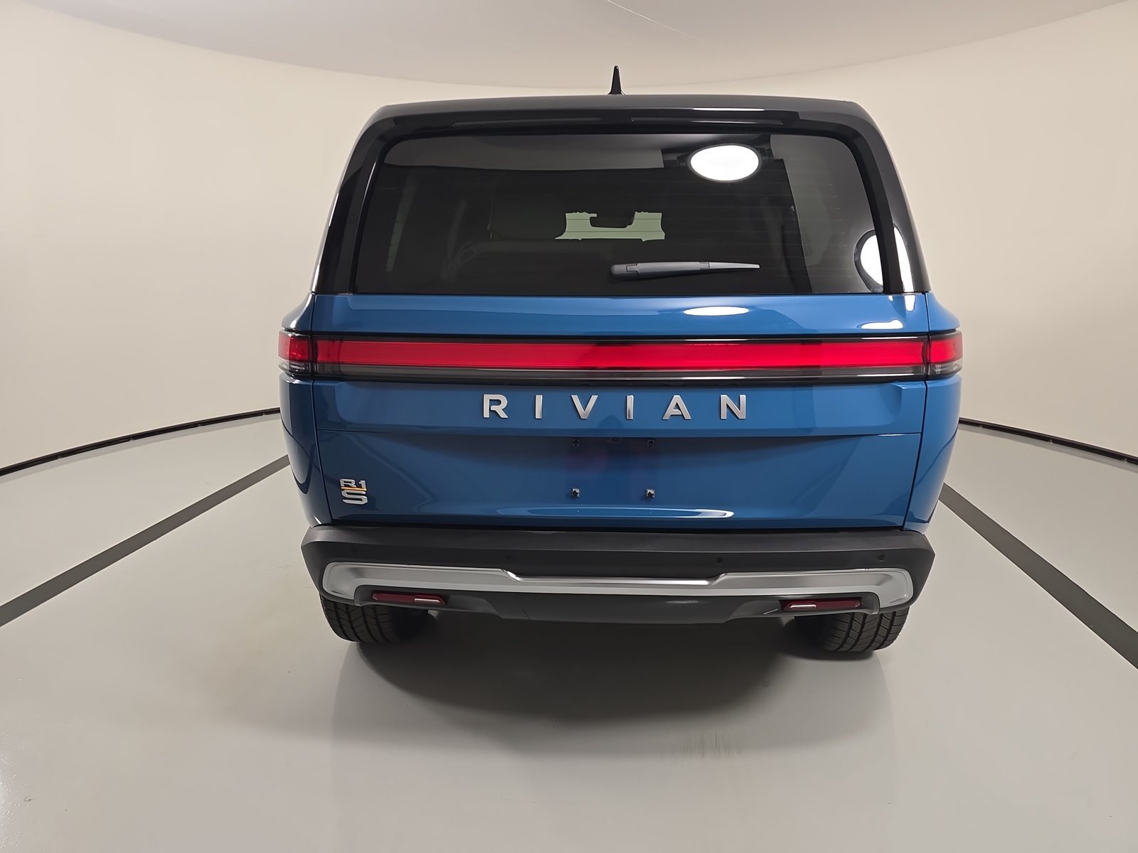 Used 2023 Rivian R1S Adventure Quad AWD/4WD image 4