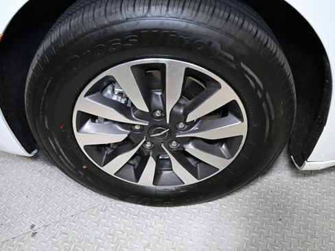 Used 2023 Chrysler Pacifica Limited FWD image 20