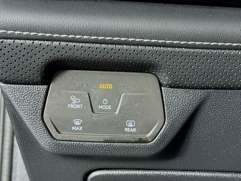 Used 2024 Volkswagen Atlas SE image 14