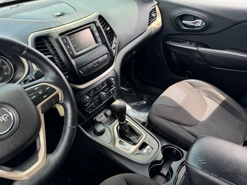 Used 2015 Jeep Cherokee Latitude w/ Cold Weather Group AWD/4WD image 15