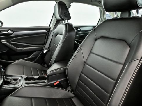 Used 2023 Volkswagen Jetta SE w/ Panoramic Sunroof Package image 13