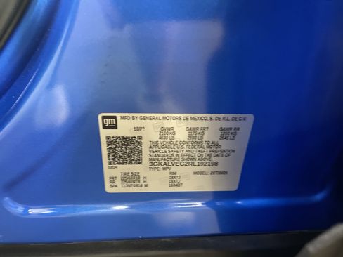 Used 2024 GMC Terrain SLT image 25