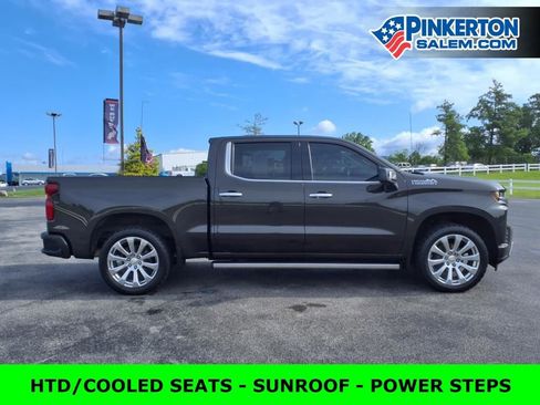 Used 2022 Chevrolet Silverado 1500 High Country w/ Technology Package image 2