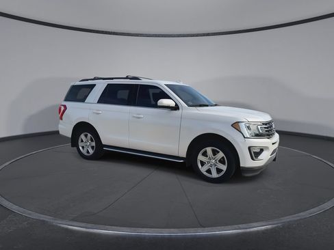 Used 2019 Ford Expedition XLT w/ Equipment Group 202A RWD image 2