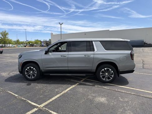 New 2026 Chevrolet Suburban LT w/ Comfort Package AWD/4WD image 8