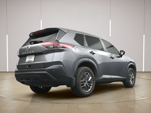 Used 2021 Nissan Rogue S FWD image 18