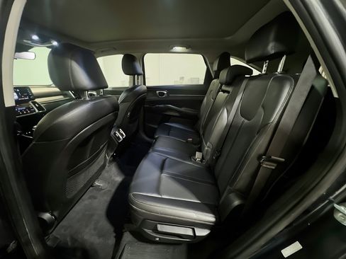 Used 2023 Kia Sorento S w/ Panoramic Sunroof Package FWD image 18