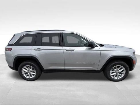 New 2026 Jeep Grand Cherokee Laredo w/ Trailer Tow Package AWD/4WD image 6