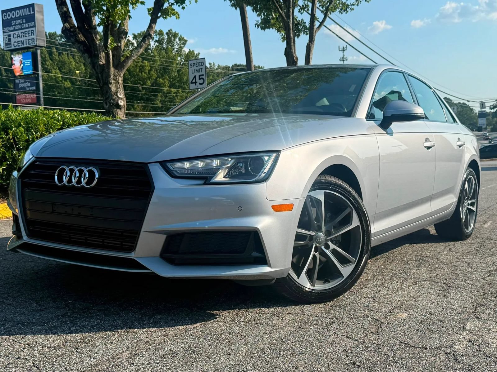 Used 2019 Audi A4 2.0T Premium FWD image 2