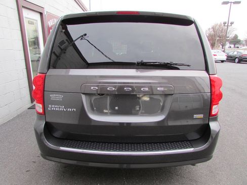 Used 2018 Dodge Grand Caravan SE w/ UConnect Hands-Free Group image 3