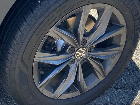 Certified 2022 Volkswagen Tiguan SE w/ Panoramic Sunroof Package image 20