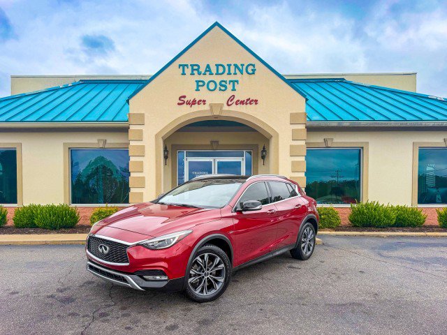 Used 2018 INFINITI QX30 Premium w/ Cargo Package AWD/4WD image 2