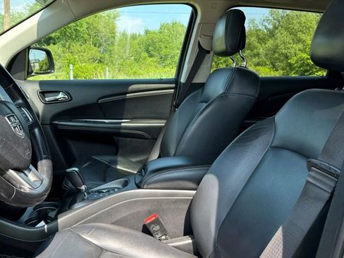 Used 2019 Dodge Journey Crossroad w/ Nav & Sun Group image 22