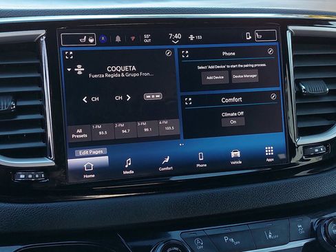 Used 2025 Chrysler Pacifica Select image 23