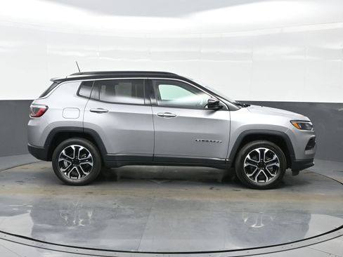 Used 2022 Jeep Compass Limited AWD/4WD image 10