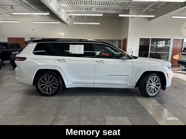 Used 2023 Jeep Grand Cherokee L Summit w/ Advanced Protech Group IV AWD/4WD image 13