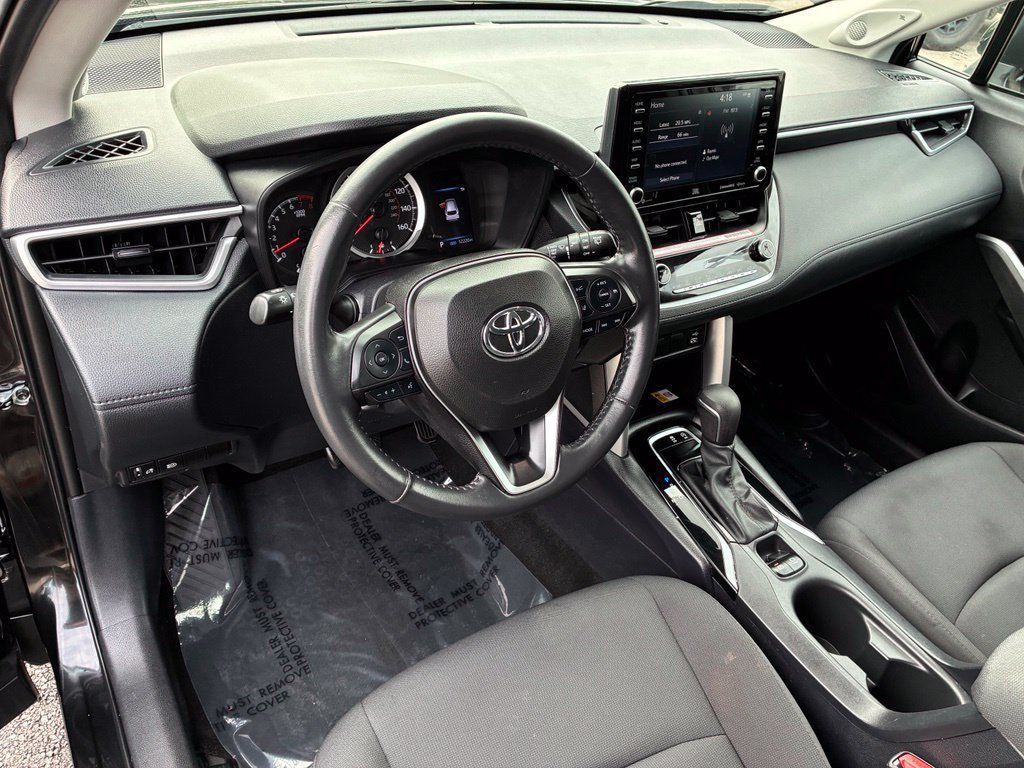 Used 2022 Toyota Corolla Cross LE w/ Moonroof Package AWD/4WD image 17