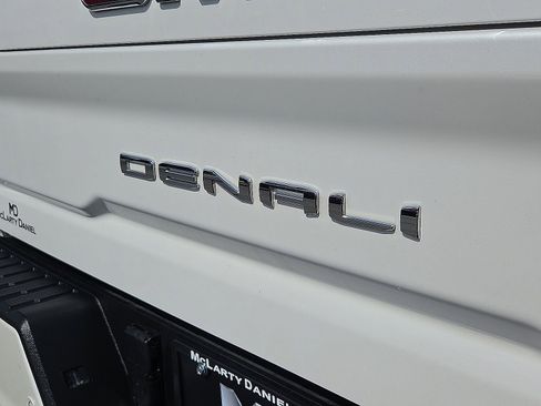 Used 2022 GMC Sierra 2500 Denali w/ Denali Ultimate Package AWD/4WD image 8