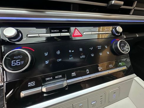 Used 2024 Hyundai Santa Fe Limited image 25